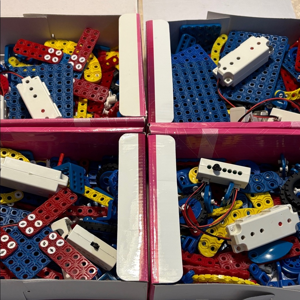 RoboBlock Building Sets (4 boxes) - Picture 2 of 9